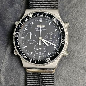 Vintage 1980s Seiko Sports 100 Men's Black Watch 7A28-7049 Chronograph